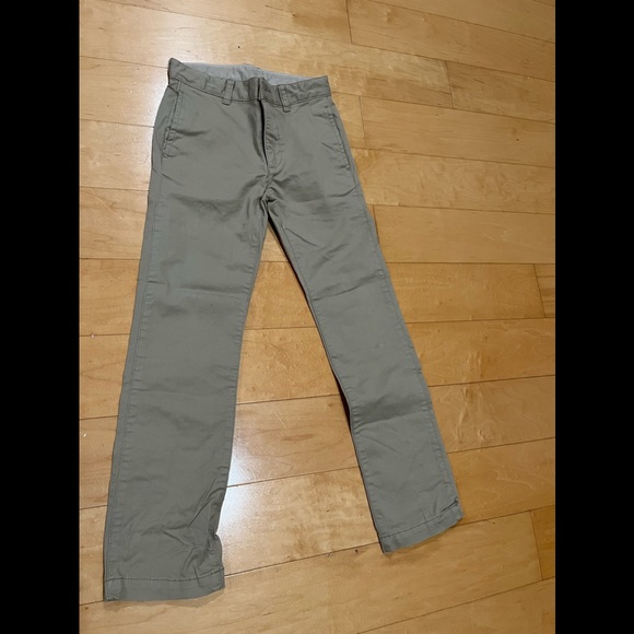 Gap khaki pants. Excellent condition, only worn once. - Picture 2 of 4